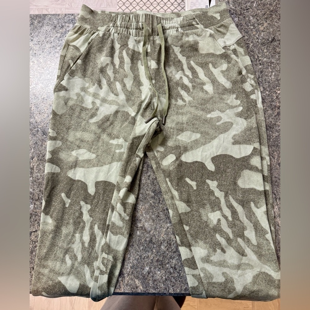 CALIA by Carrie Underwood Camouflage Joggers
